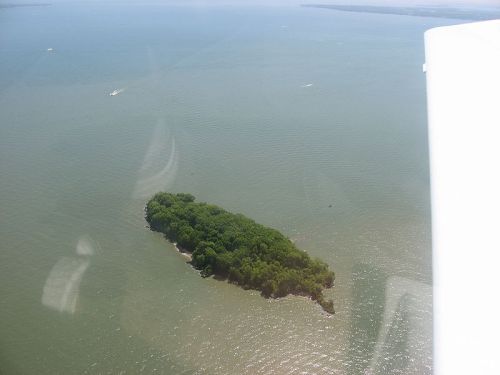 800px-Mouse_Island,_Lake_Erie2